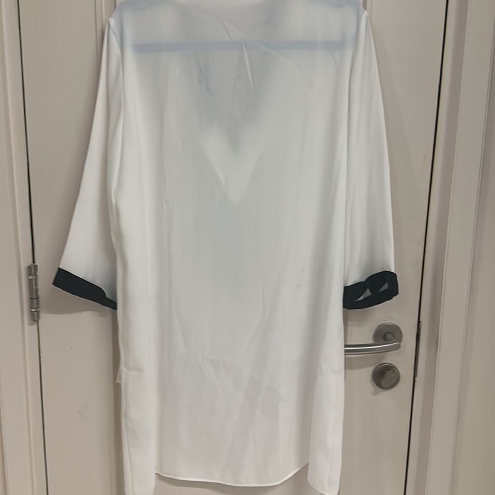 NWT Zara Classic, stylish W& B dress with an interesting detail at V-neck! - Picture 7 of 9